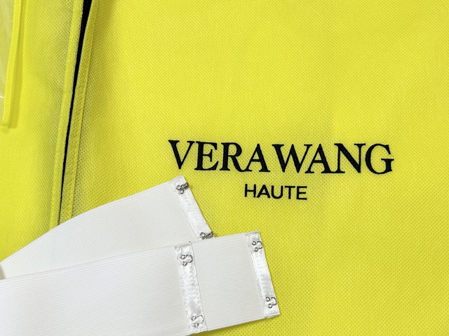 ドレスカバーとずり落ち防止の調整ゴムバンドです。