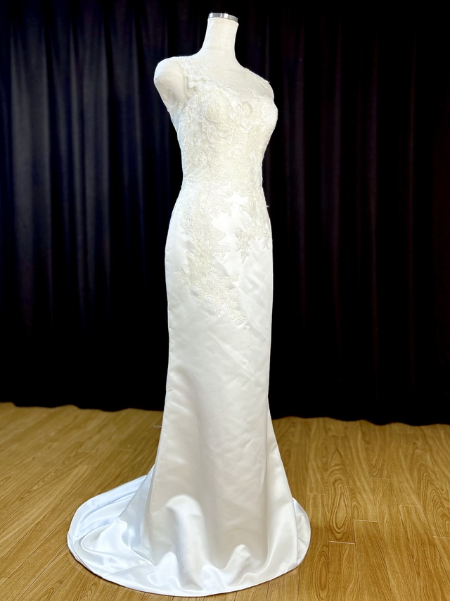 海外・国内ロケーション撮影、二次会・パーティー等に最適な一着